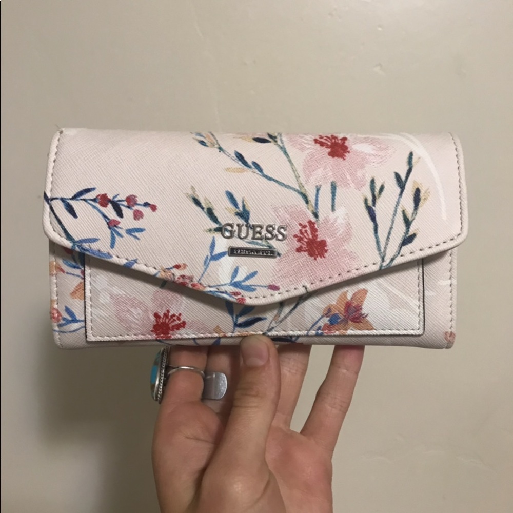 Guess wallet - pretty floral